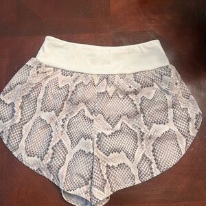 Varley Peloton Snake Print Athletic Shorts - Cream and Gray Small